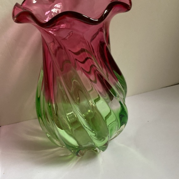 7.5" Hand Blown Swirled Watermelon Optic Glass Murano Style Art Glass V… - Picture 2 of 9